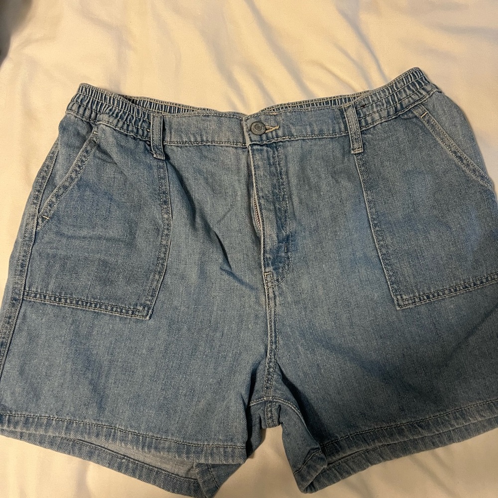 Shorts - Picture 2 of 3